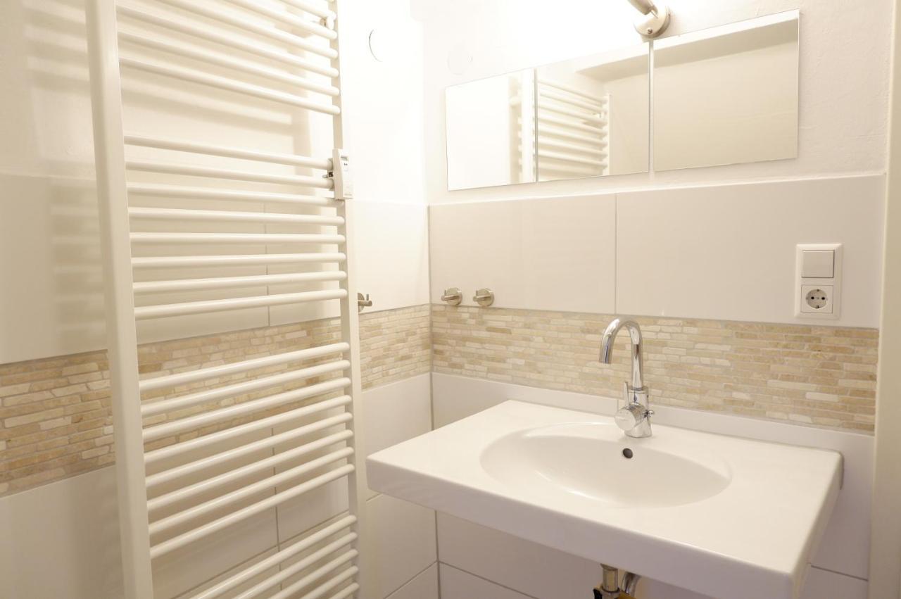 Privatzimmer In Bester Altstadtlage ทือบิงเงิน ภายนอก รูปภาพ