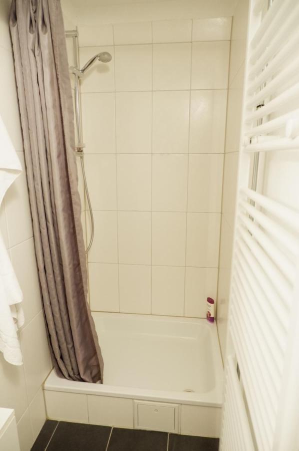 Privatzimmer In Bester Altstadtlage ทือบิงเงิน ภายนอก รูปภาพ