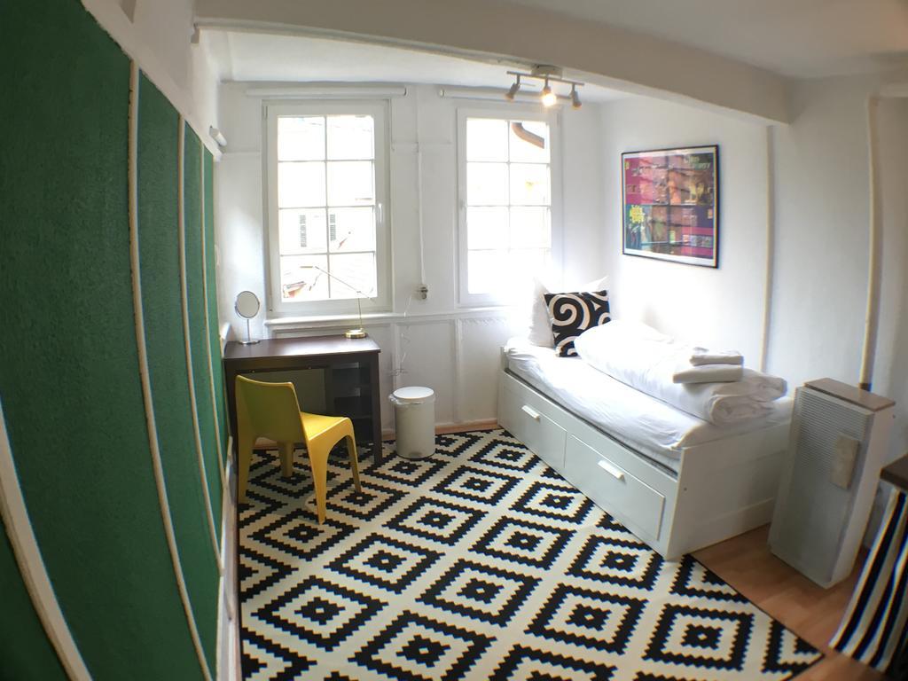 Privatzimmer In Bester Altstadtlage ทือบิงเงิน ห้อง รูปภาพ