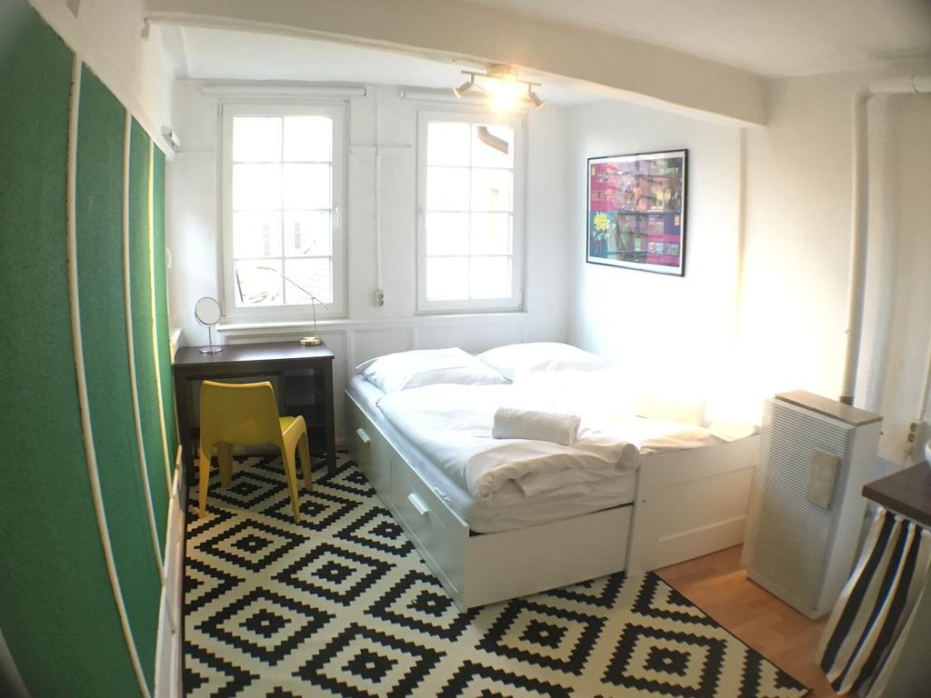 Privatzimmer In Bester Altstadtlage ทือบิงเงิน ห้อง รูปภาพ