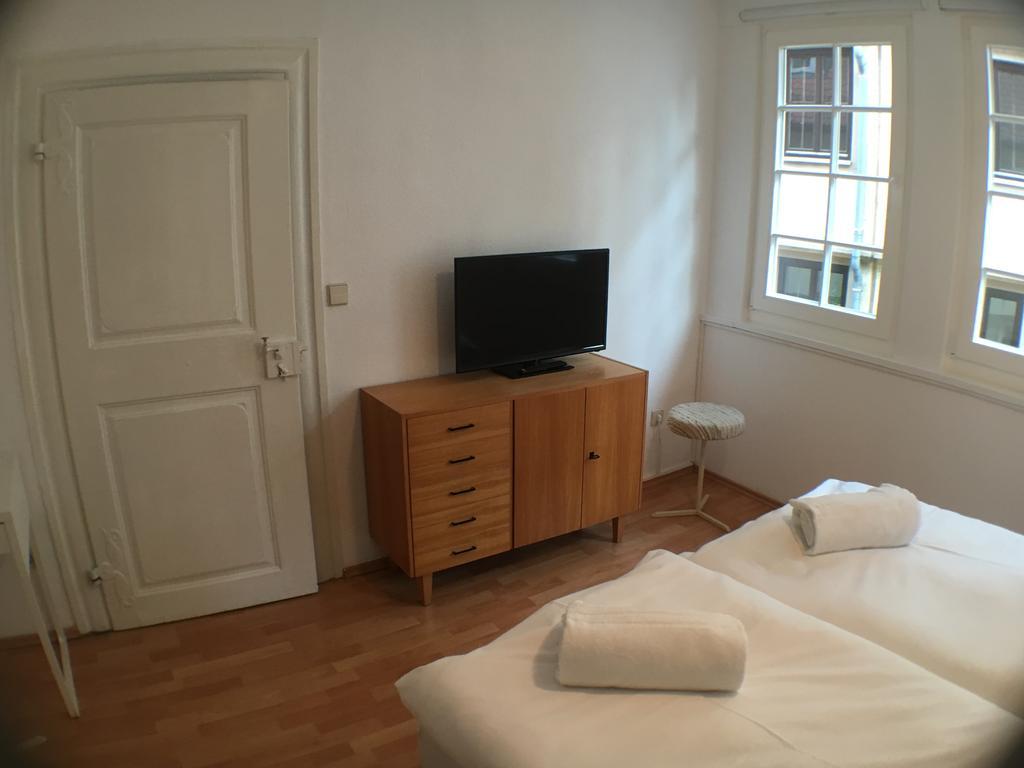 Privatzimmer In Bester Altstadtlage ทือบิงเงิน ห้อง รูปภาพ