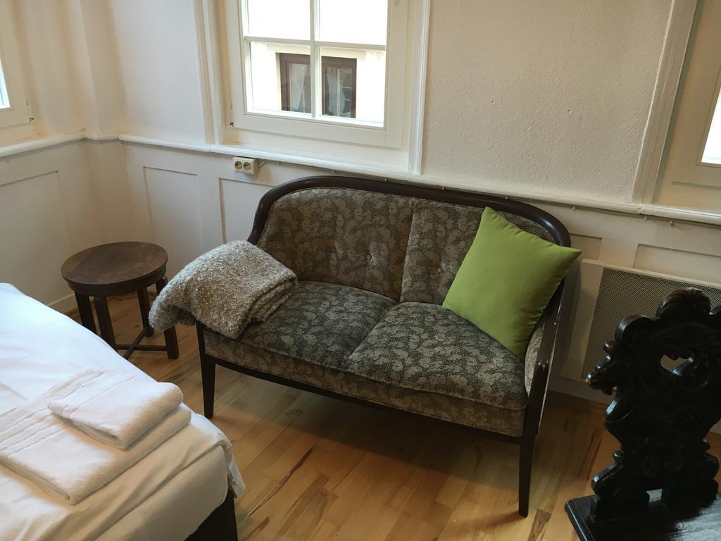Privatzimmer In Bester Altstadtlage ทือบิงเงิน ภายนอก รูปภาพ
